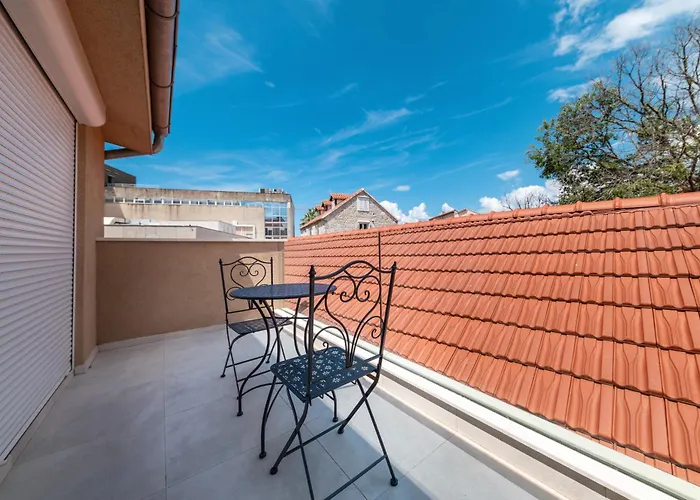 阿祖尔宫豪华客房旅馆 招待所 4*