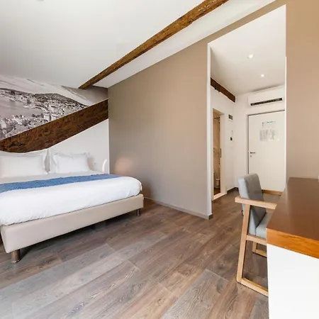 아주르 팰리스 럭셔리 룸스