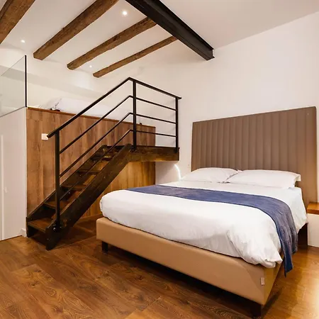 게스트하우스 아주르 팰리스 럭셔리 룸스 4*