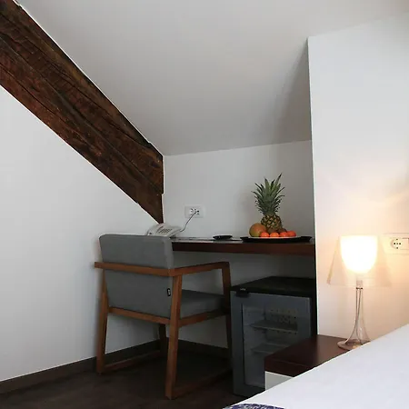 아주르 팰리스 럭셔리 룸스 게스트하우스