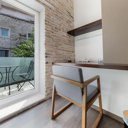 아주르 팰리스 럭셔리 룸스 4* 스플리트