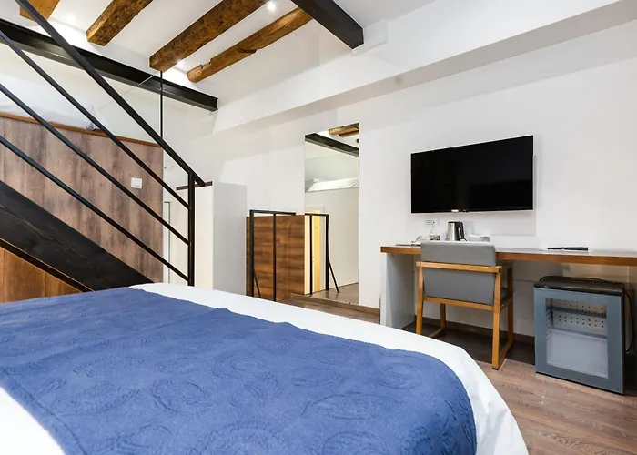 아주르 팰리스 럭셔리 룸스