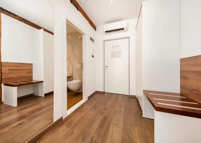 아주르 팰리스 럭셔리 룸스 게스트하우스