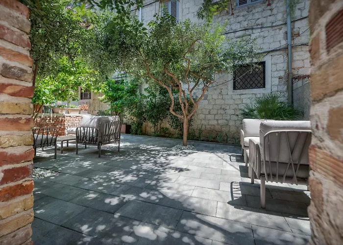 아주르 팰리스 럭셔리 룸스