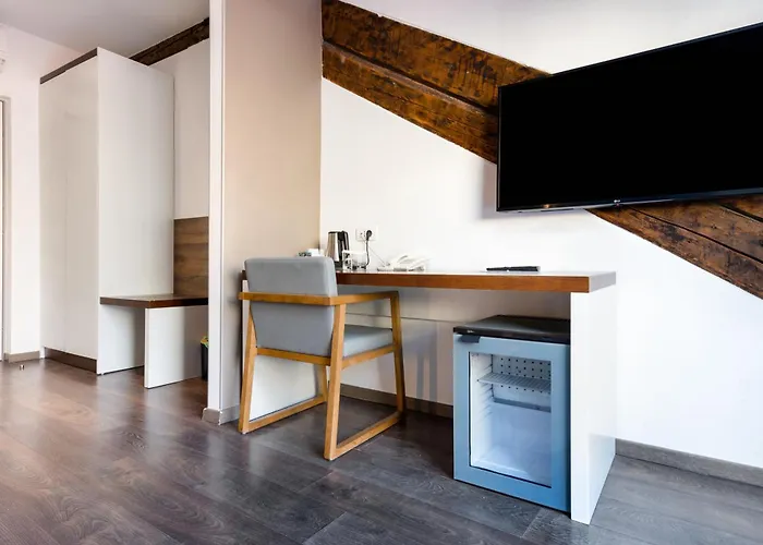 아주르 팰리스 럭셔리 룸스 4*