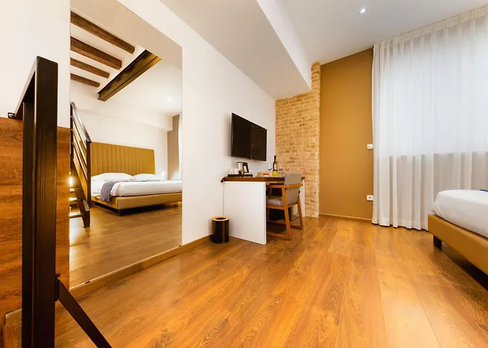 아주르 팰리스 럭셔리 룸스 게스트하우스 4*