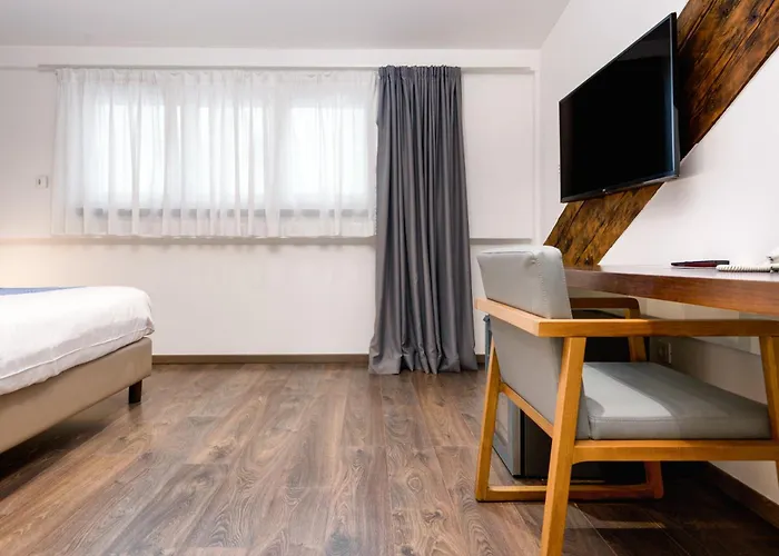 아주르 팰리스 럭셔리 룸스 4*