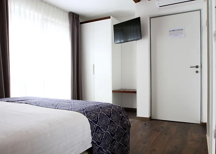 Πανσιόν Azur Palace Luxury 4*