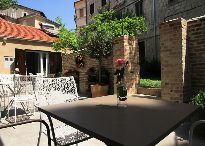 게스트하우스 아주르 팰리스 럭셔리 룸스