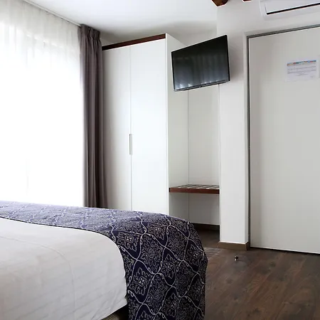 Πανσιόν Azur Palace Luxury 4*